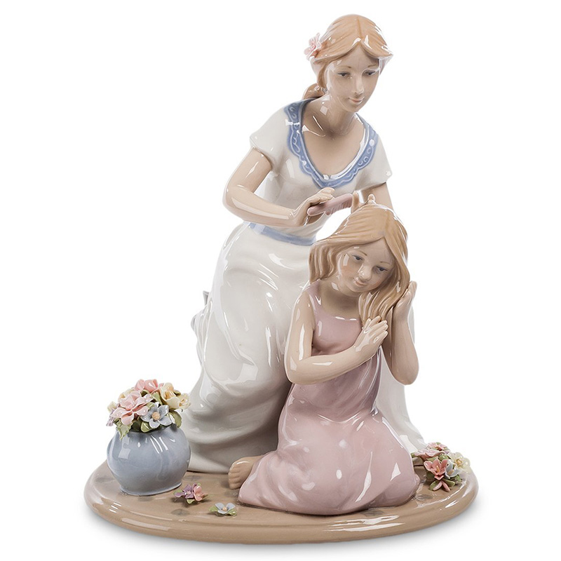 Статуэтка фарфоровая Мама с дочерью Charming Statuette Белый Розовый Серо-голубой Бежевый в Санкт-петербурге | Loft Concept 