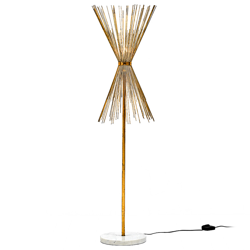 Напольная лампа Kelly Wearstler Strada Narrow Floor lamp Gold Винтажное глянцевое золото с состаренным эффектом Белый в Санкт-петербурге | Loft Concept 