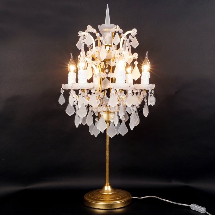 Настольная лампа 19TH C. ROCOCO IRON & White Matt CRYSTAL Table Lamp Белый Золотой в Санкт-петербурге | Loft Concept 