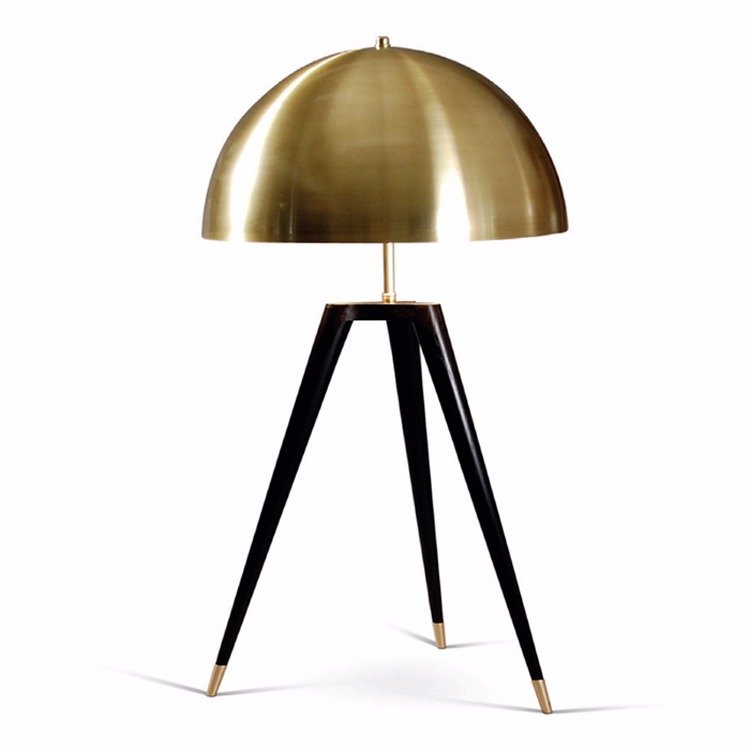 Настольная лампа Matthew Fairbank Fife Tripod Table Lamp Черный Глянцевое золото в Санкт-петербурге | Loft Concept 