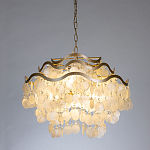 Люстра подвесная с белыми перламутровыми подвесками и изогнутыми золотистыми элементами Диаметр 60 см SHELL Chandelier варинант исполнения - 2 | Loft Concept в Санкт-петербурге