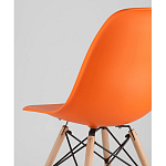 Пластиковый стул на ножках из массива бука Eames Orange варинант исполнения - 3 | Loft Concept в Санкт-петербурге