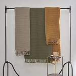 Плед из шерсти зеленого цвета с бахромой Waffle Comfort варинант исполнения - 4 | Loft Concept в Санкт-петербурге