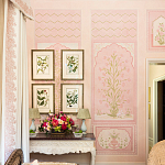 Обои ручная роспись Jharokha Arches Original colourway on pink painted Xuan paper варинант исполнения - 1 | Loft Concept в Санкт-петербурге