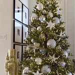 Украшенная Новогодняя Елка с серебряными шарами и звездами варинант исполнения - 1 | Loft Concept в Санкт-петербурге