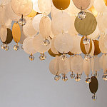 Люстра подвесная с белыми и золотыми круглыми подвесками Диаметр 70 см SHELL Chandelier варинант исполнения - 3 | Loft Concept в Санкт-петербурге