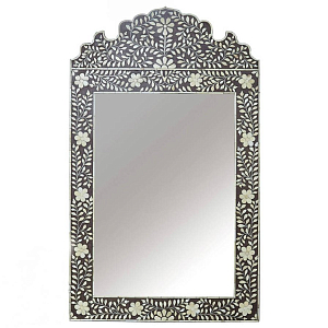 Зеркало в раме с инкрустацией костью