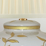 Настольная лампа с фарфоровым основанием бежевого цвета с рисунком и плиссированным абажуром на темной подставке Elstead Lighting варинант исполнения - 8 | Loft Concept в Санкт-петербурге