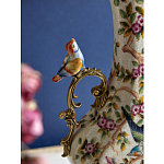 Ваза белого цвета из фарфора с цветочным рисунком и бронзовыми ручками с фигурками птиц Eden Garden porcelain and bronze варинант исполнения - 1 | Loft Concept в Санкт-петербурге