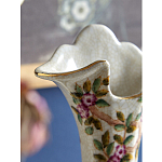 Ваза белого цвета из фарфора с цветочным рисунком и бронзовыми ручками с фигурками птиц Eden Garden porcelain and bronze варинант исполнения - 5 | Loft Concept в Санкт-петербурге