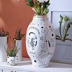 Ваза с декоративными лицами и графическими элементами в виде сердец и символов Faces of Imagination варинант исполнения - 3 | Loft Concept в Санкт-петербурге