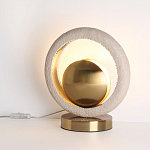 Настольная лампа с бежевым текстурным кольцом и латунным шаром в центре Tactile   варинант исполнения - 4 | Loft Concept в Санкт-петербурге