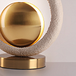 Настольная лампа с бежевым текстурным кольцом и латунным шаром в центре Tactile   варинант исполнения - 7 | Loft Concept в Санкт-петербурге