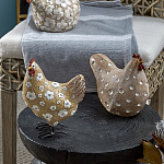 Статуэтка курица с резными белыми цветами на бежевой фактурной поверхности Rustic Chicken варинант исполнения - 4 | Loft Concept в Санкт-петербурге