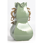 Ваза зеленого цвета из фарфора с бронзовыми ручками в виде драконов и рельефным цветочным декором Eden Garden porcelain and bronze варинант исполнения - 4 | Loft Concept в Санкт-петербурге