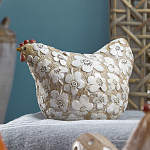 Статуэтка курица с резными белыми цветами на бежевой фактурной поверхности Rustic Chicken варинант исполнения - 3 | Loft Concept в Санкт-петербурге