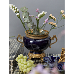 Ваза темно-синяя фарфоровая на бронзовой подставке с ажурным ободком и изогнутыми ручками Eden Garden варинант исполнения - 4 | Loft Concept в Санкт-петербурге