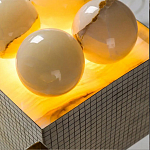 Настольная лампа с основанием из 24 выточенных сферических камней Through Stone варинант исполнения - 5 | Loft Concept в Санкт-петербурге