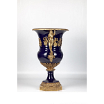 Ваза темно-синего цвета из фарфора с бронзовыми ручками в виде фигур Eden Garden porcelain and bronze варинант исполнения - 2 | Loft Concept в Санкт-петербурге