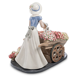 Статуэтка фарфоровая Девушка и маленькая девочка с цветами Charming Statuette варинант исполнения - 3 | Loft Concept в Санкт-петербурге