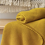 Плед из хлопка жемчужной вязки горчичного цвета Waffle Comfort варинант исполнения - 7 | Loft Concept в Санкт-петербурге