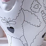 Ваза с декоративными лицами и графическими элементами в виде сердец и символов Faces of Imagination варинант исполнения - 10 | Loft Concept в Санкт-петербурге