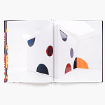 Книга по искусству Yayoi Kusama: I Spend Each Day Embracing Flowers варинант исполнения - 5 | Loft Concept в Санкт-петербурге