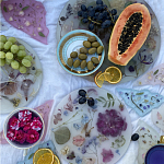 Круглый поднос из эпоксидной смолы с цветами белый Epoxy Resin Flowers Tray White варинант исполнения - 3 | Loft Concept в Санкт-петербурге