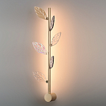 Бра с золотистой вертикальной трубкой и декоративными прозрачными листьями из стекла Sylva  варинант исполнения - 4 | Loft Concept в Санкт-петербурге