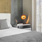 Настольная лампа с круглым деревянным отражателем и черным цилиндрическим плафоном Accord Lighting варинант исполнения - 7 | Loft Concept в Санкт-петербурге