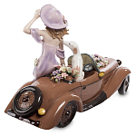 Статуэтка фарфоровая Девушка с автомобилем Charming Statuette варинант исполнения - 2 | Loft Concept в Санкт-петербурге