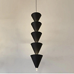Подвесной светильник светодиодный в виде ряда черных металлических конусов  Herringbone варинант исполнения - 4 | Loft Concept в Санкт-петербурге