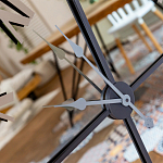 Часы настенные зеркальные с серебряным металлическим циферблатом Mirror Tower Clock варинант исполнения - 3 | Loft Concept в Санкт-петербурге