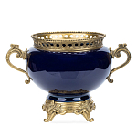 Ваза темно-синяя фарфоровая на бронзовой подставке с ажурным ободком и изогнутыми ручками Eden Garden варинант исполнения - 1 | Loft Concept в Санкт-петербурге